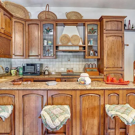 Elegant Holiday In Castel Viscardo With Terrace And Bbq 度假居 *